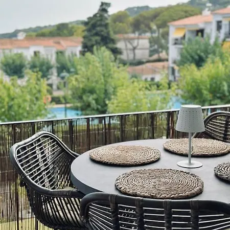 The Golden Oak In Calella Centre - 100m From