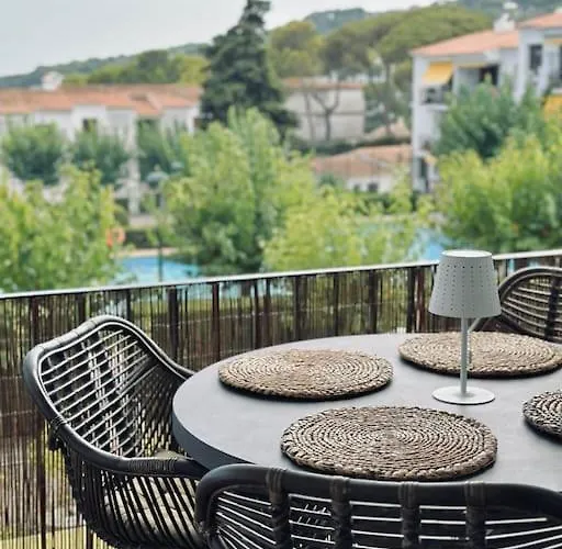 The Golden Oak In Calella Centre - 100m From